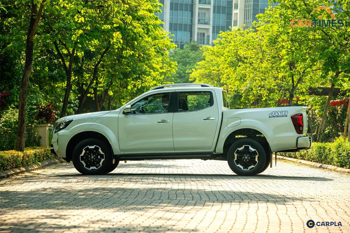 Tích hợp nhiều chi tiết ấn tượng trên thân xe Nissan Navara 2021