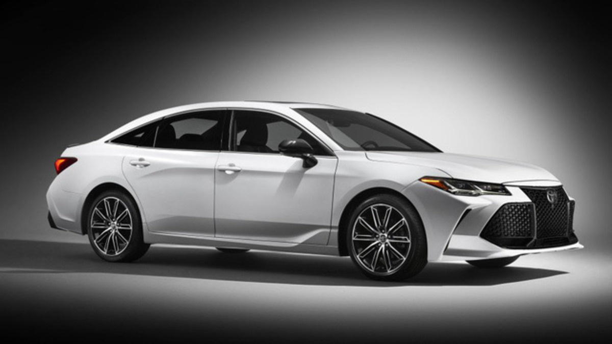 Thân xe Toyota Avalon 2019 có đường nét thanh lịch và tinh tế