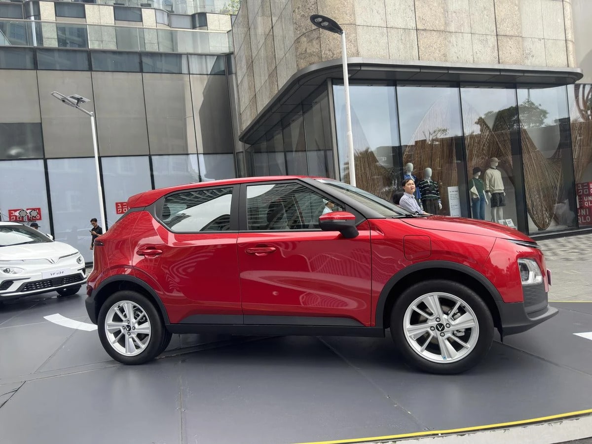 Thân xe VF 5 thiết kế ấn tượng với sự kết hợp màu sắc hài hòa