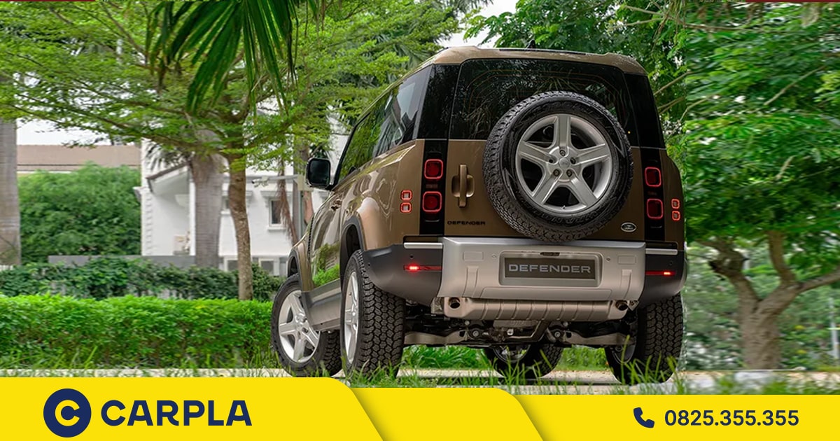 Thiết kế đuôi xe Defender 90 mang đậm chất SUV địa hình