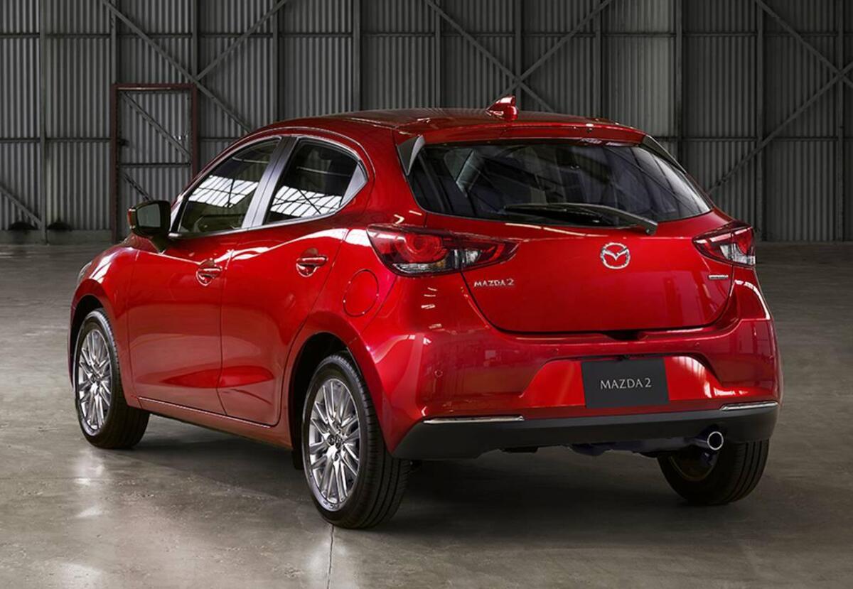 Thiết kế hiện đại tại phần đuôi xe Mazda 2 2020