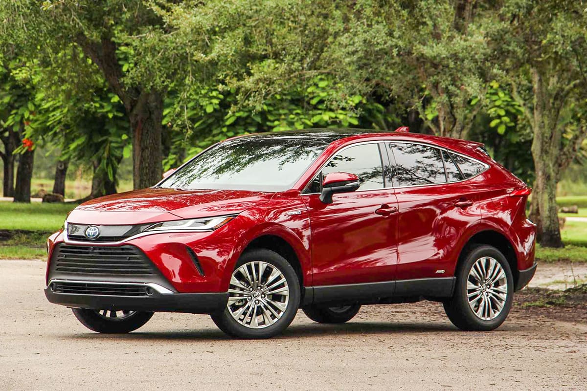 Thiết kế thân xe của Toyota Venza 2021 mang đến vẻ ngoài mạnh mẽ và thể thao