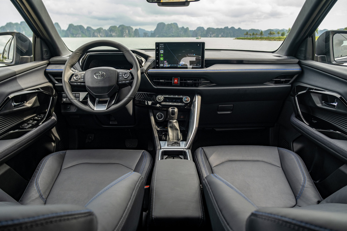 Thiết kế vô lăng của Yaris giống với vô lăng của Toyota Vios, bọc da ba chấu