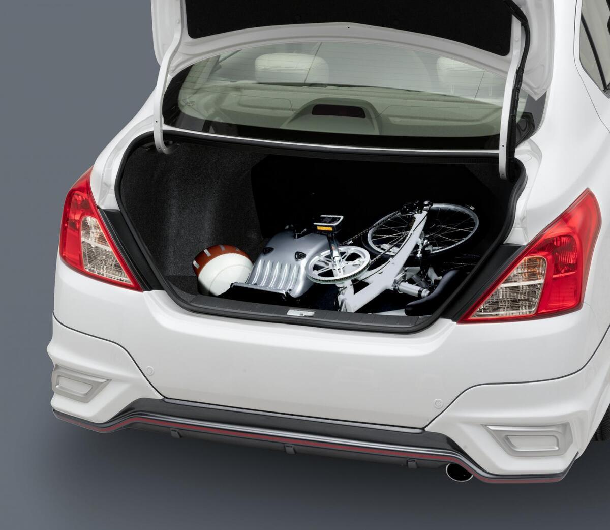 Thoải mái chứa đồ với khoang hành lý rộng của Nissan Sunny 2022