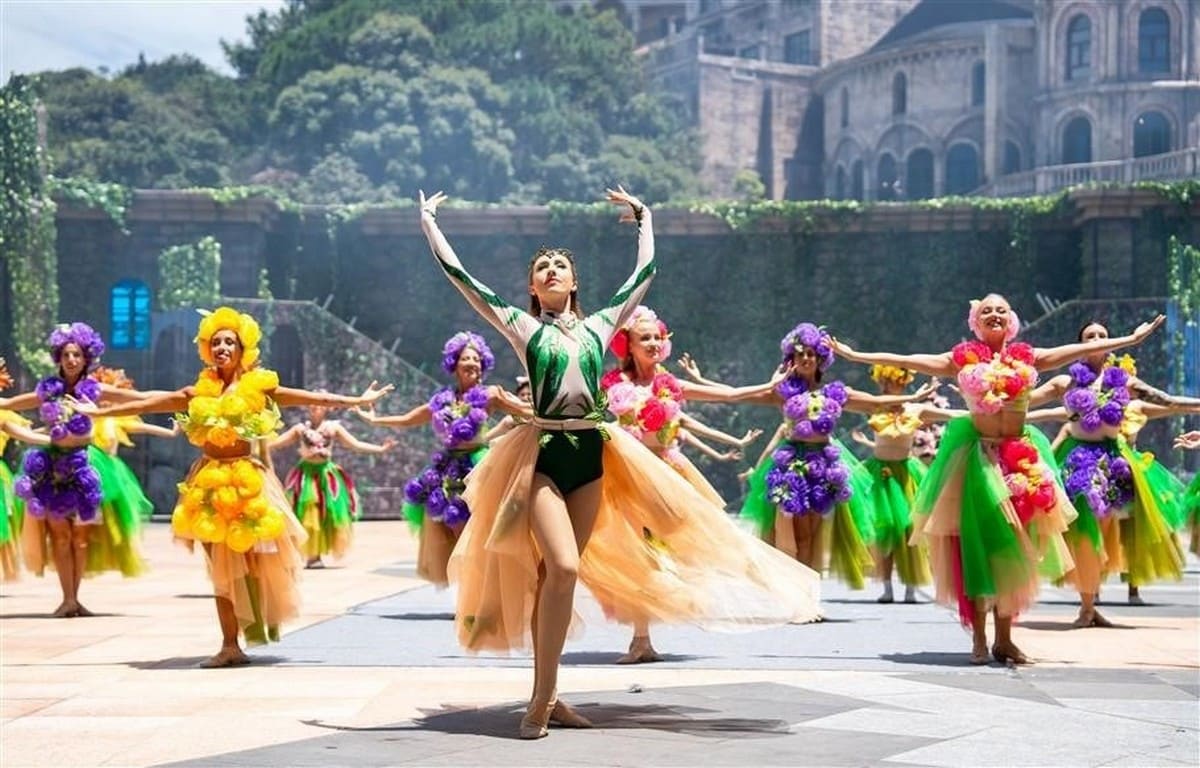 Thưởng thức show nghệ thuật