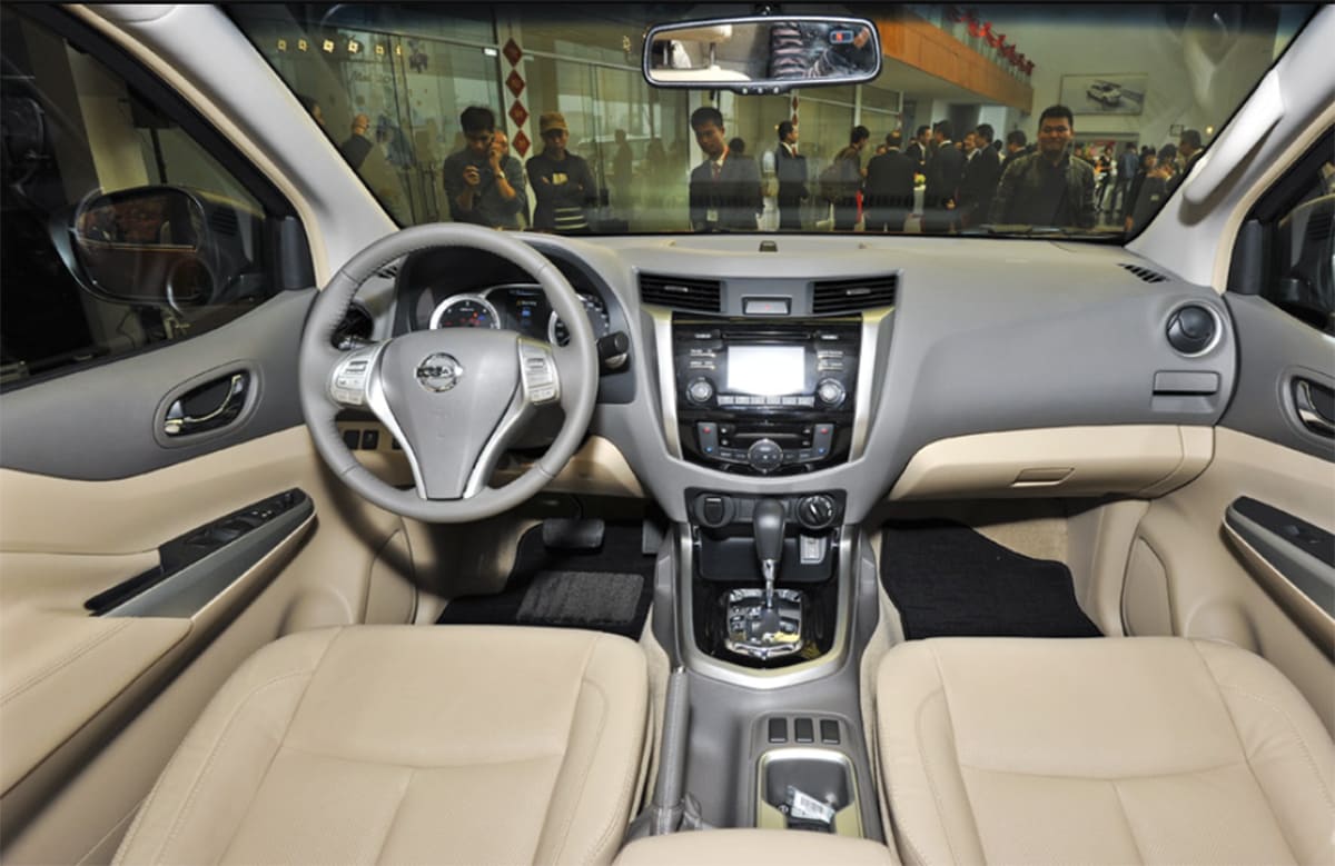 Nhiều tính năng thông minh được tích hợp trên Nissan Navara 2019