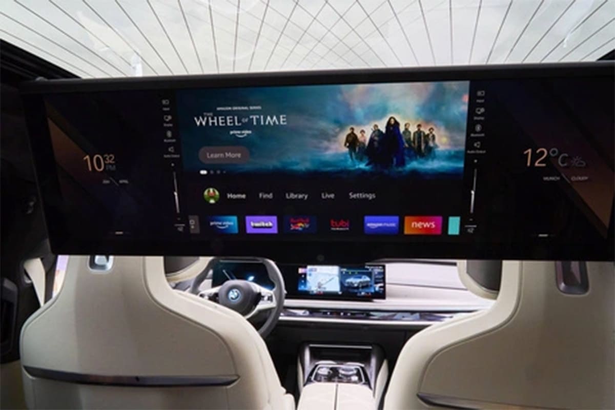 BMW 730Li trang bị màn hình DVD tiêu chuẩn 7 inch cảm ứng công nghệ iDrive