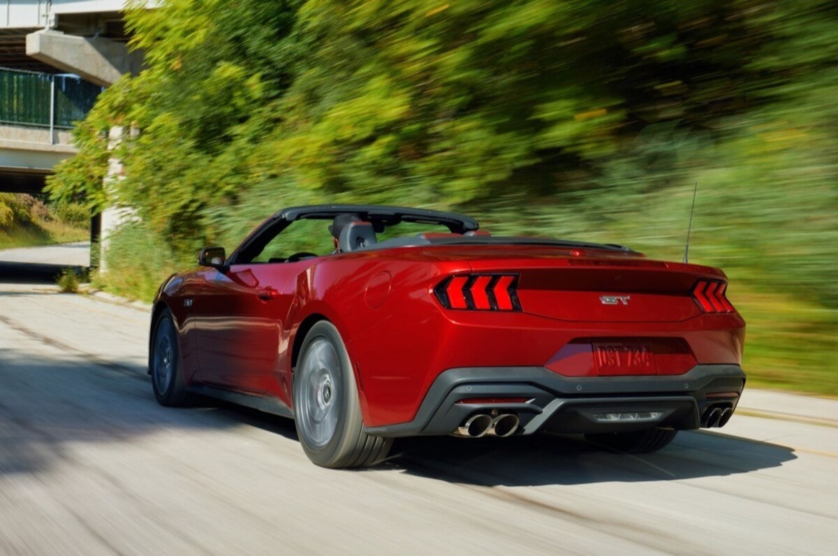Tốc độ tăng tốc của Mustang