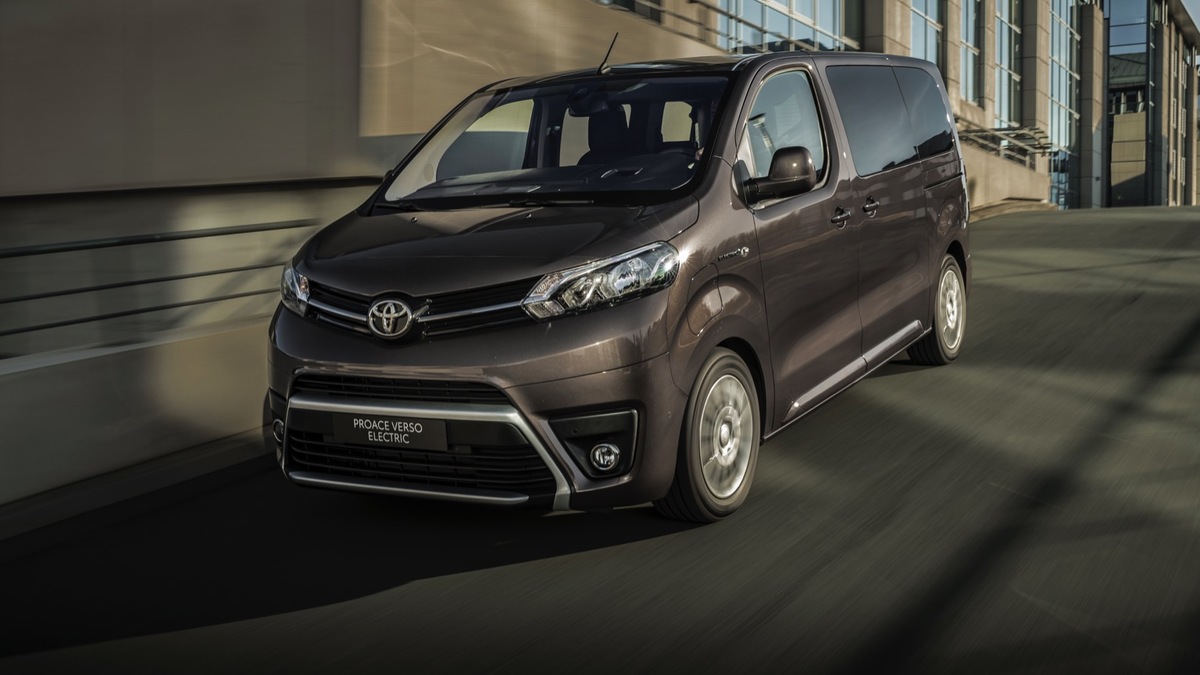 Toyota Proace là một trong những dòng xe 9 chỗ phổ biến nhất tại Việt Nam