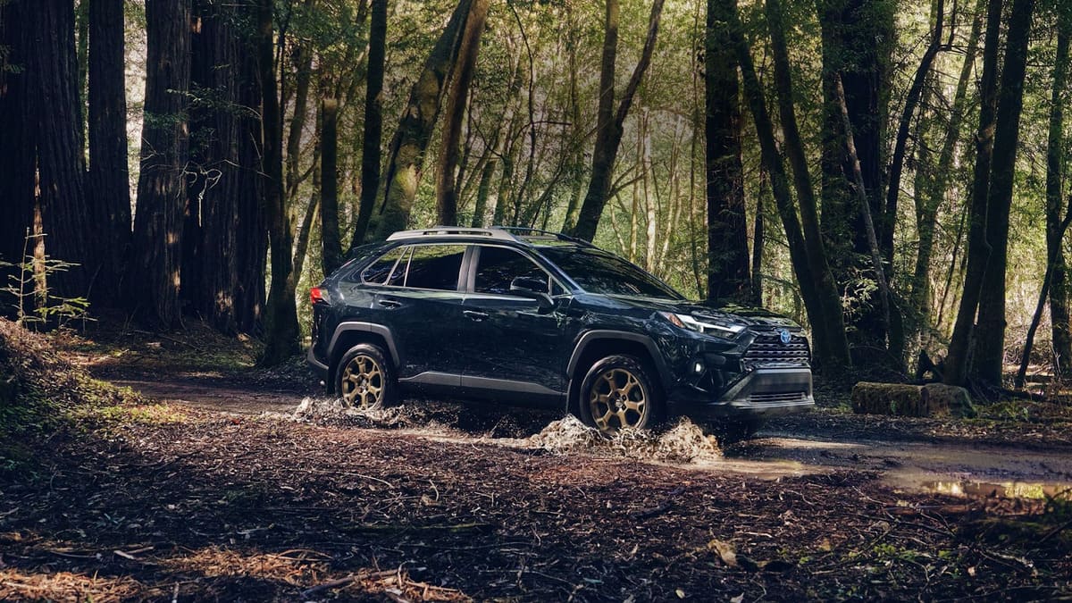 Toyota Rav4 mang lại cảm giác lái ổn định và thoải mái