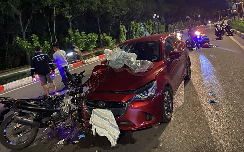 Trách nhiệm của xe ô tô khi bị xe máy đâm vào?