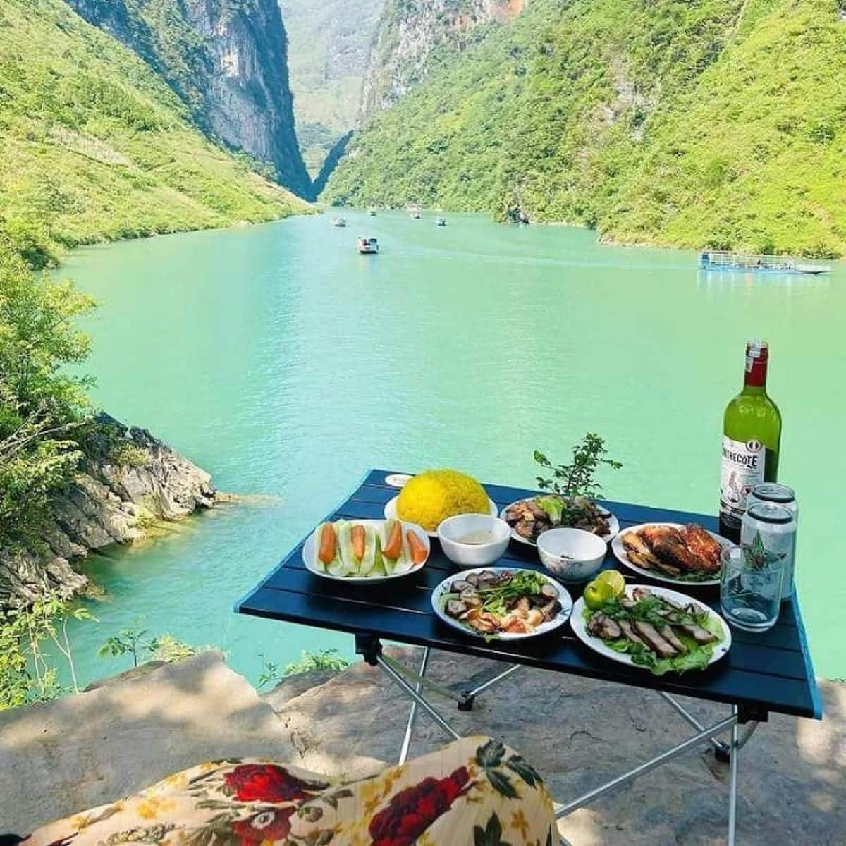 Trải nghiệm cắm trại bên sông Nho Quế