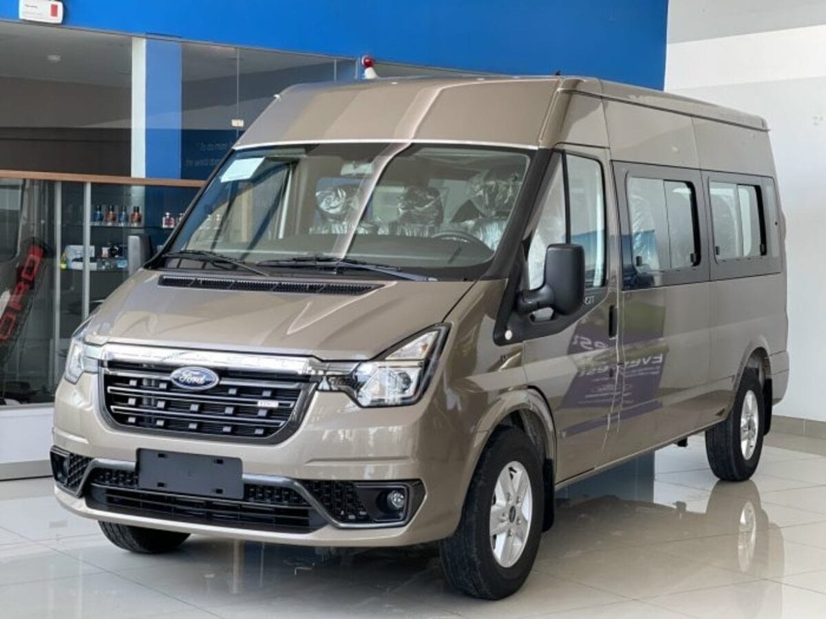 Transit 2024 muốn lăn bánh hợp lệ cần thanh toán nhiều khoản phí, thuế