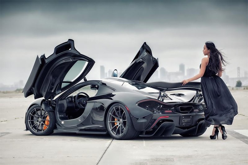 Tuổi Bính Ngọ hợp xe ô tô màu gì?