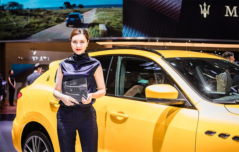 Tuổi Canh Ngọ hợp xe ô tô màu gì?