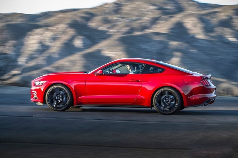 Tuổi Mậu Ngọ hợp xe ô tô màu gì?