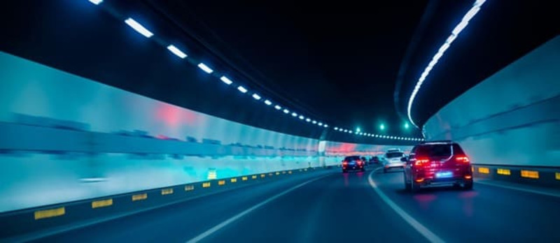 Tuyệt đối không được sử dụng còi khi đi vào hầm đường bộ