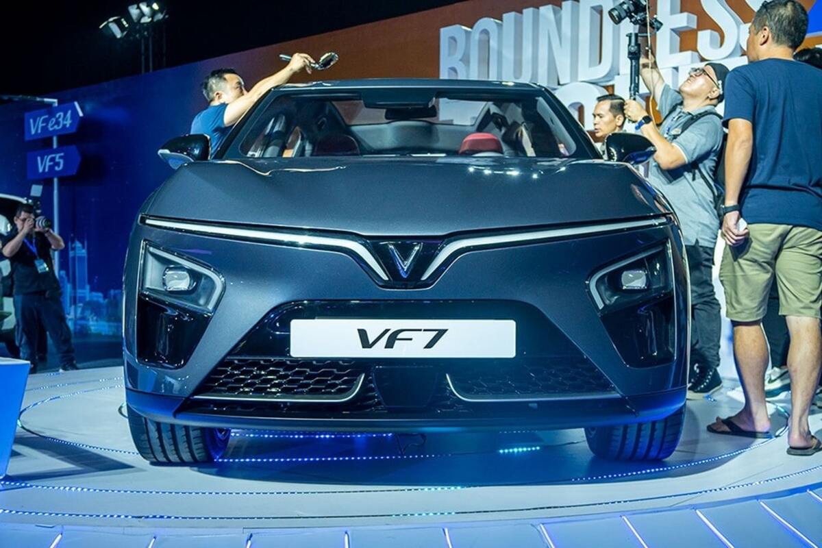 VF 7 trang bị nhiều tiện nghi và độ an toàn ở mức cao