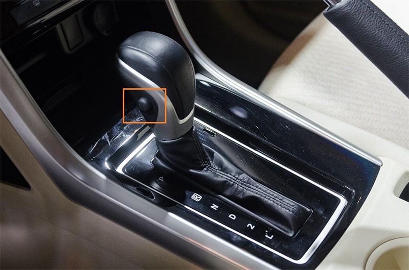 Vị trí của nút Shift Lock