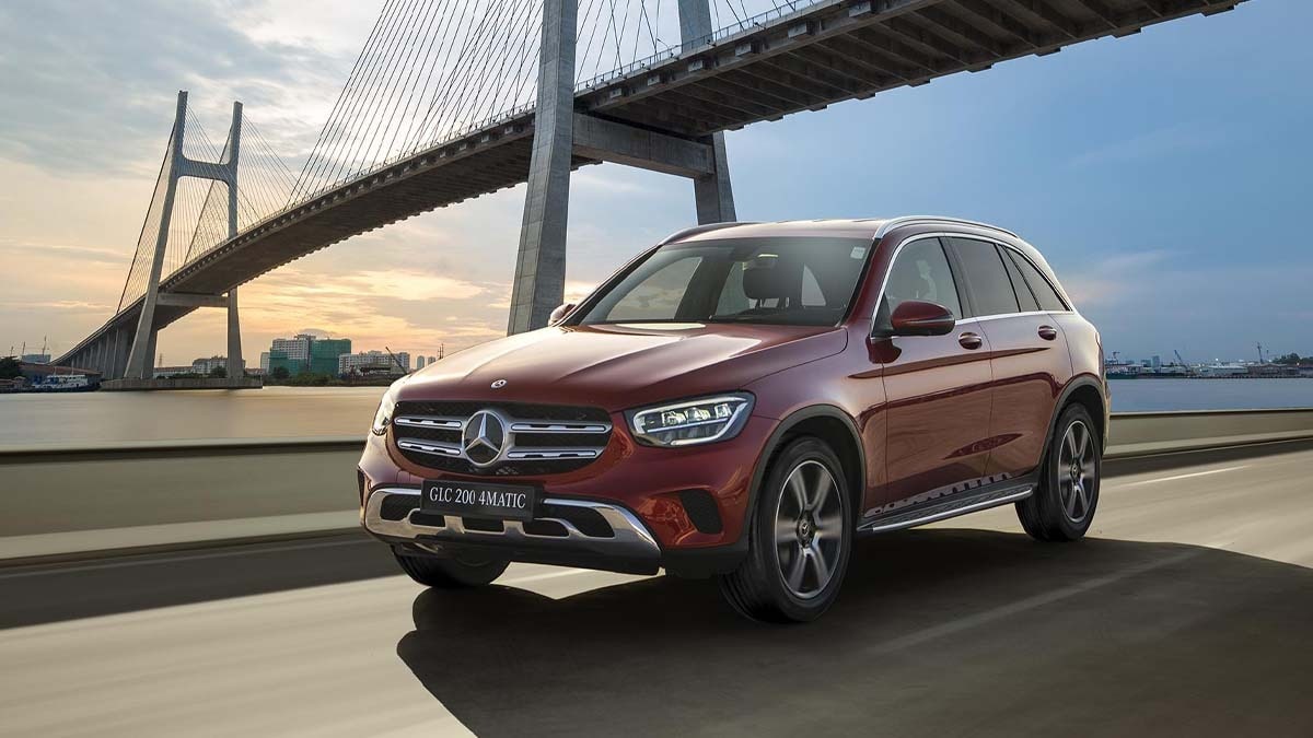 Với động cơ mạnh mẽ, GLC 200 vận hành êm ái trên mọi cung đường