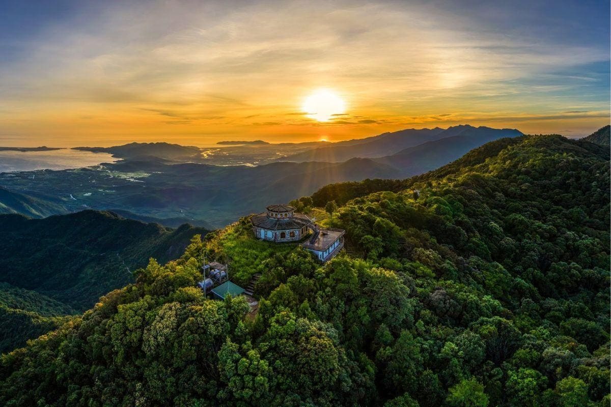 Rừng nguyên sinh Bạch Mã