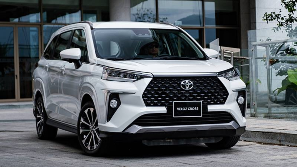 Xe có nhiều đường thẳng và góc cạnh, tạo nên một vẻ ngoài cá tính