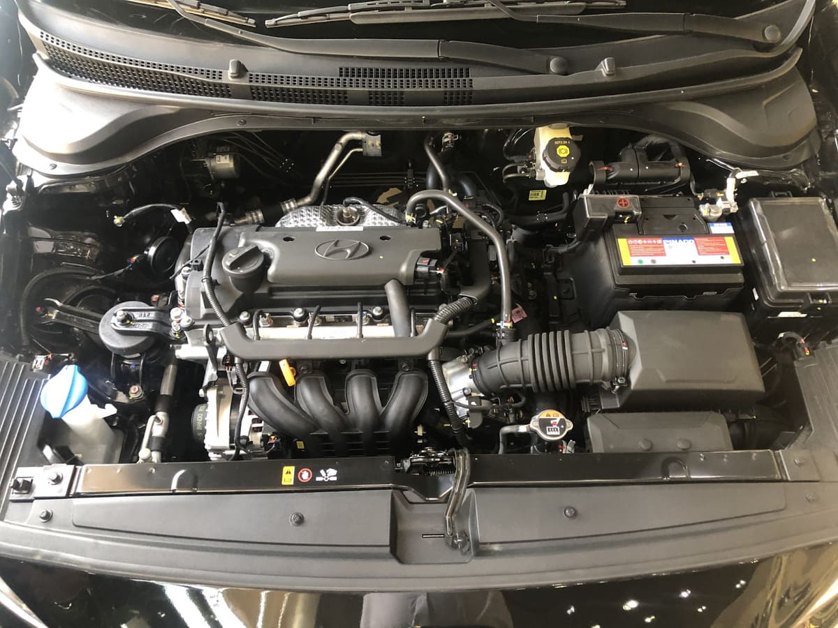 Xe được trang bị động cơ Kappa 1.4L MPI, công suất tối đa 100 mã lực