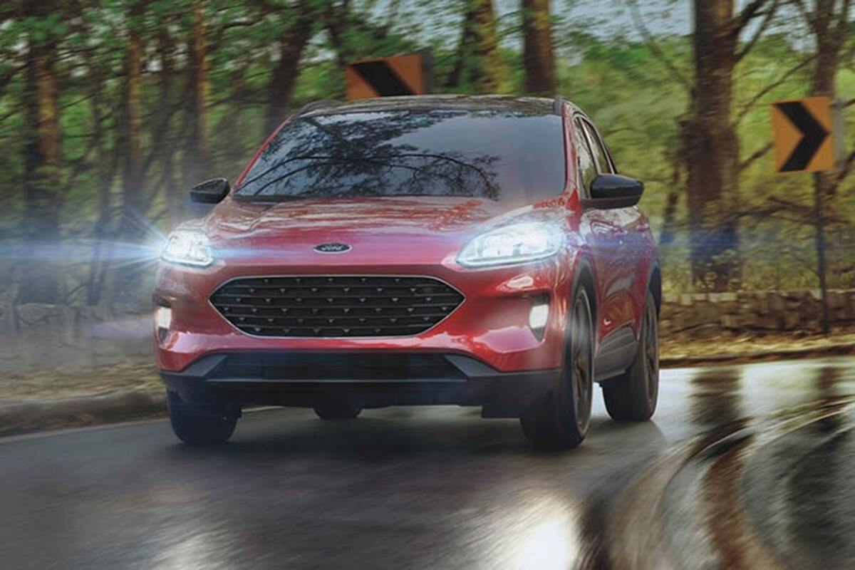 Xe Ford Escape 2023 trang bị khối động cơ mạnh mẽ vượt mọi cung đường