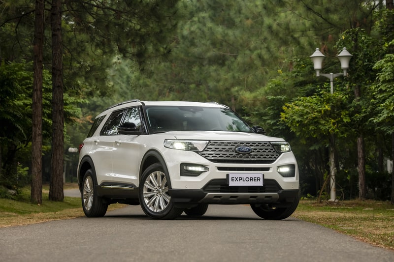 Ford Explorer là dòng SUV cỡ trung full size với 7 chỗ ngồi