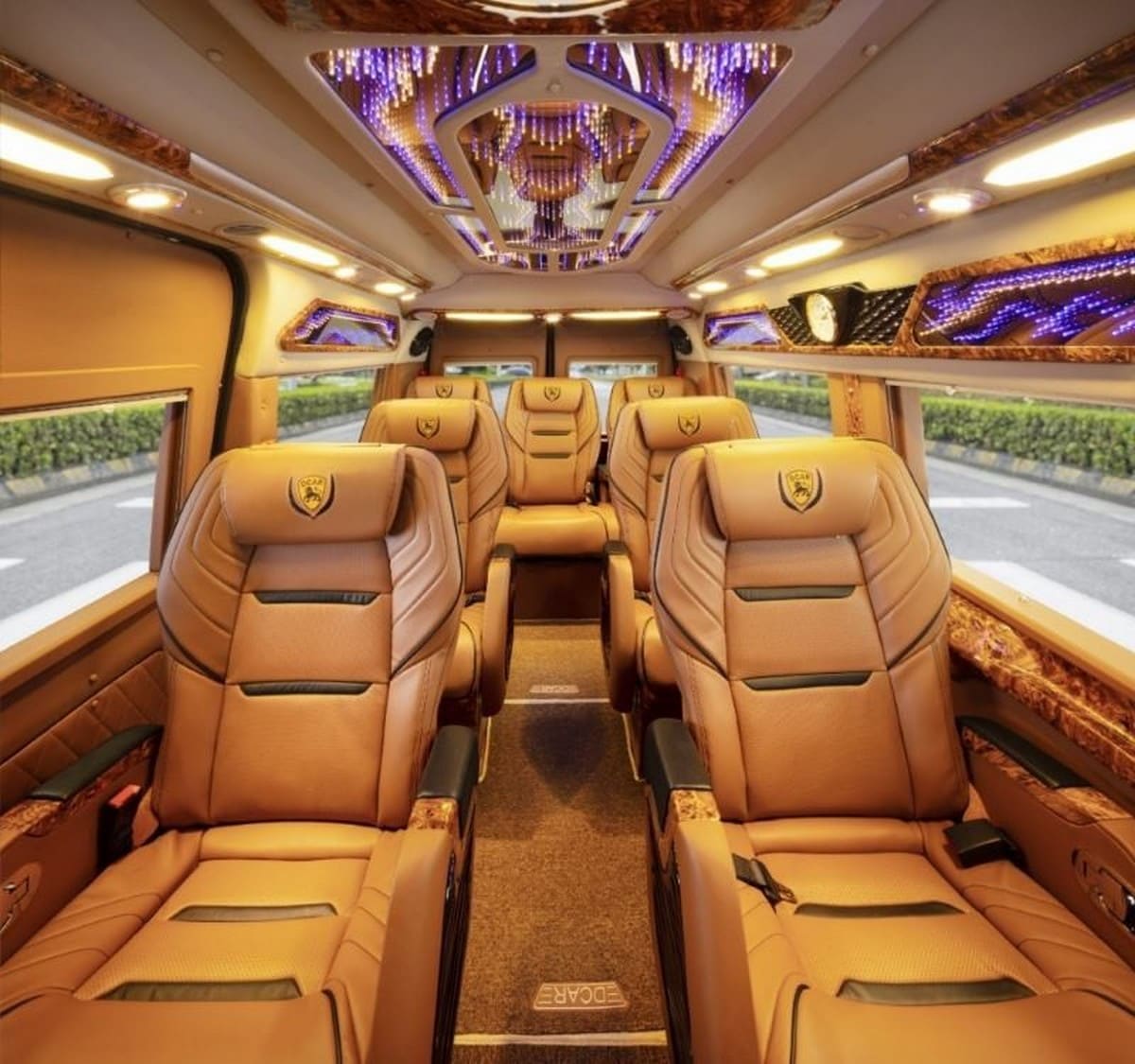 Xe limousine 9 chỗ tại Hà Nội