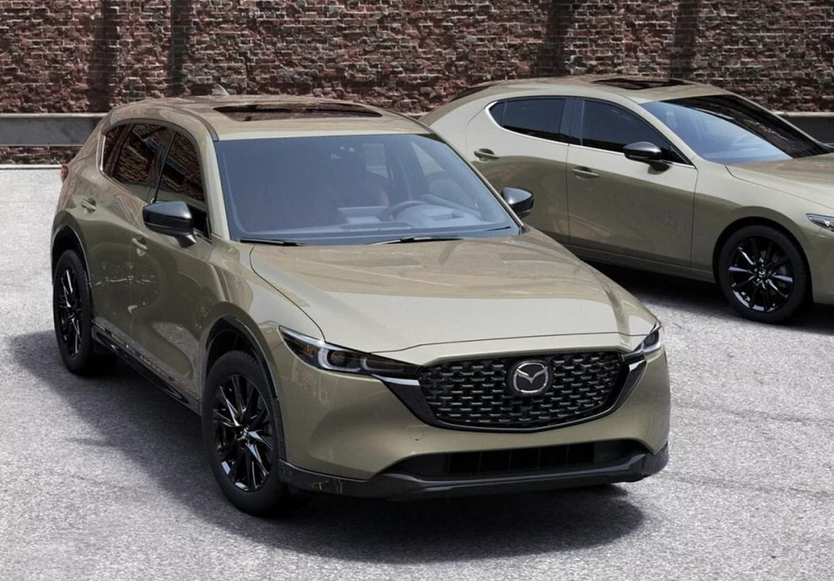 Xe Mazda CX-5 màu vàng đất