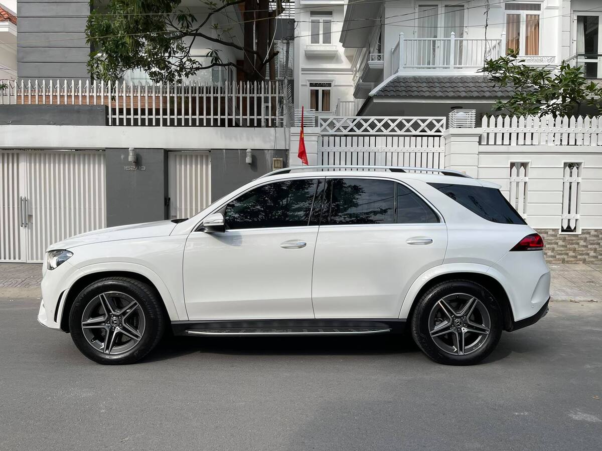 Xe Mercedes-Benz GLE là một đối thủ trực tiếp của BMW X5