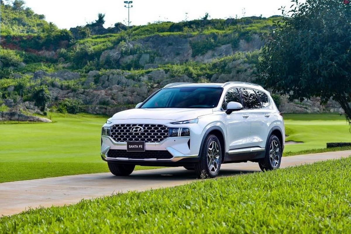 Xe ô tô Hyundai Santa Fe-màu trắng 