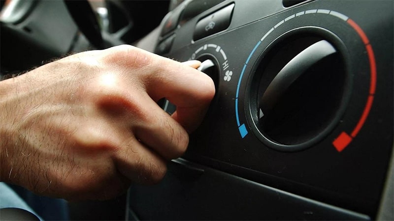 Xe hơi vừa nổ máy vừa bật điều hòa có tốn xăng