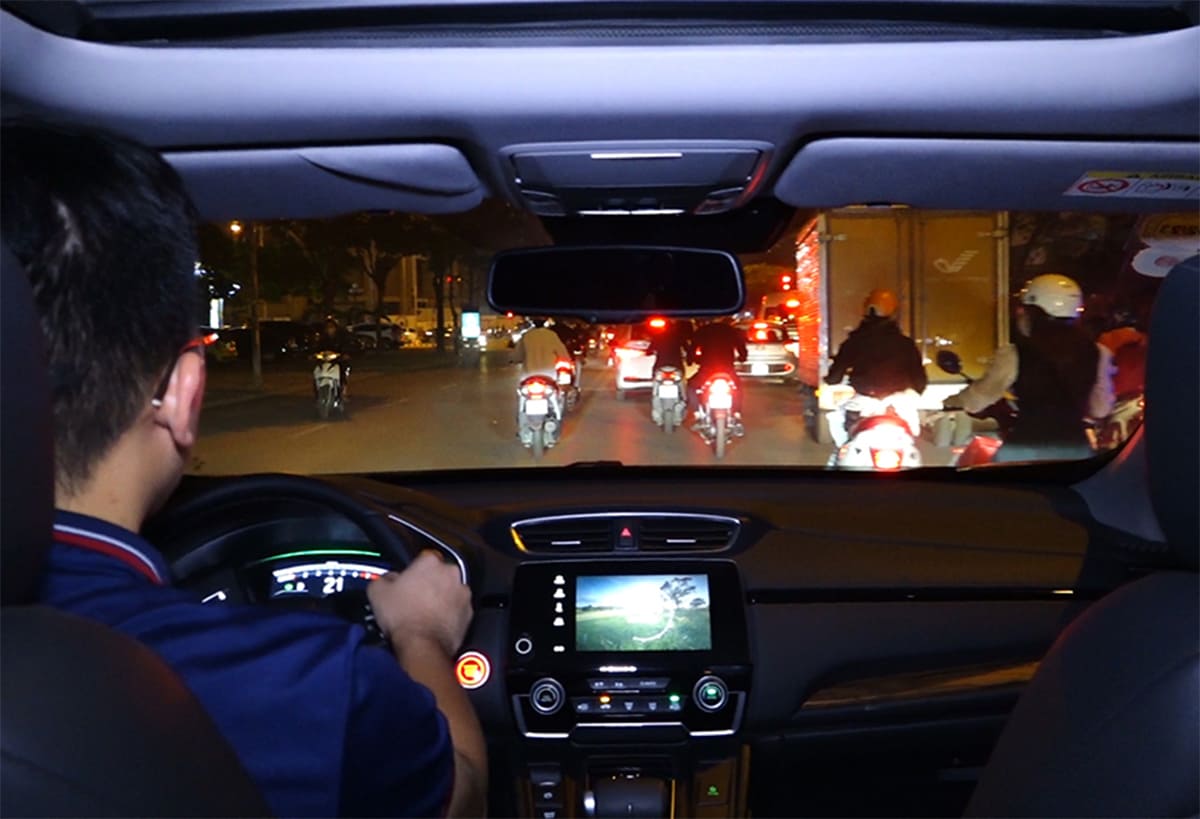 Cách căn ô tô phía trên đầu xe chuẩn xác