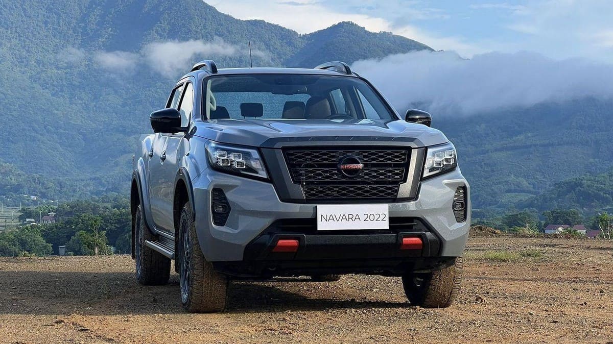 Đầu xe Nissan Navara 2022 mạnh mẽ, hiện đại