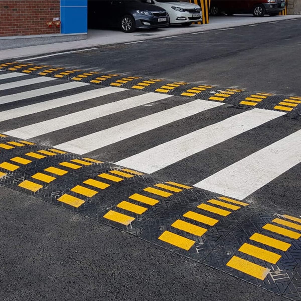 Đối với ô tô, xe chở người/hàng 4 bánh