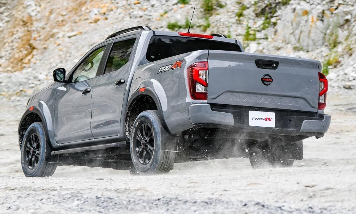 Đuôi xe Nissan Navara 2022 sắc nét và dễ nhận diện