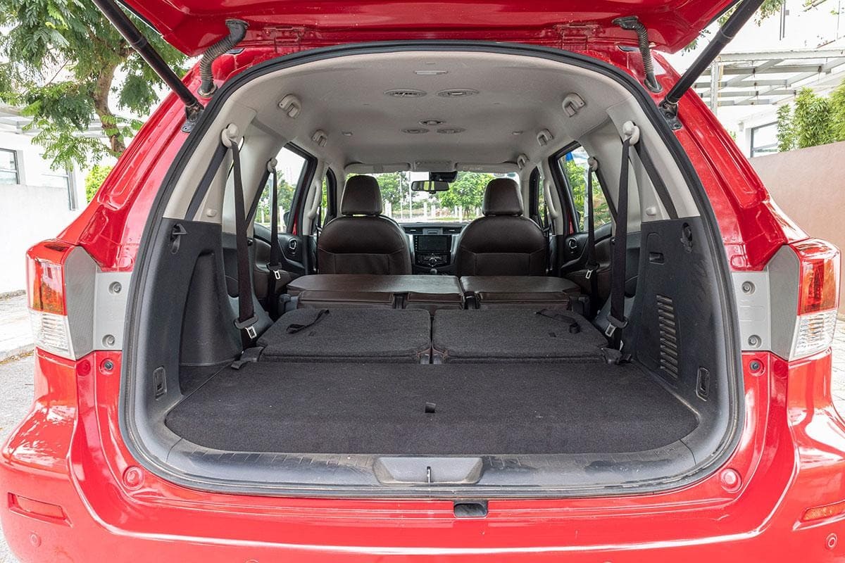 Khoang hành lý siêu rộng của Nissan Terra 2020