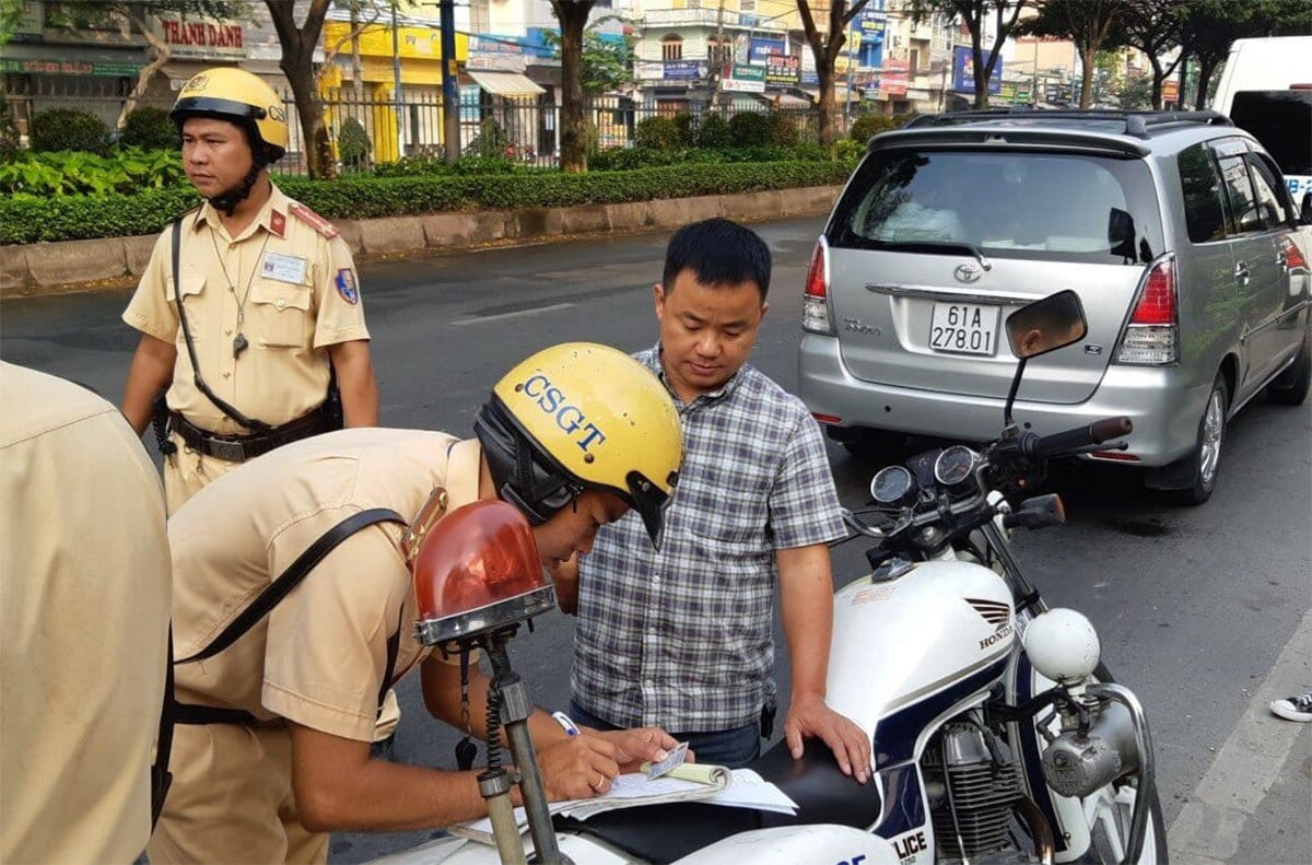 Không có bằng lái xe máy phạt bao nhiêu?