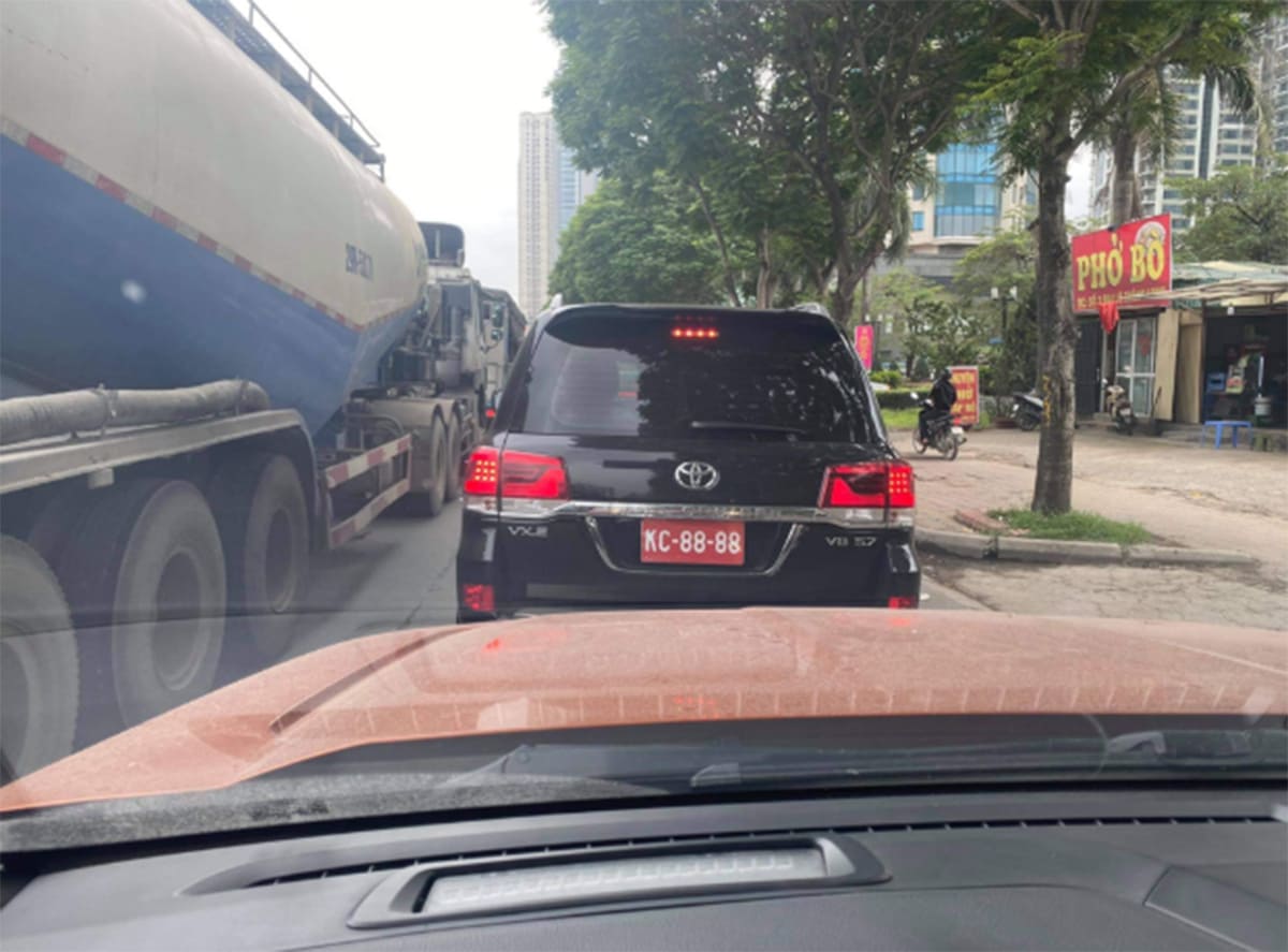 Không nhường đường cho xe quân đội làm nhiệm vụ có bị phạt không?