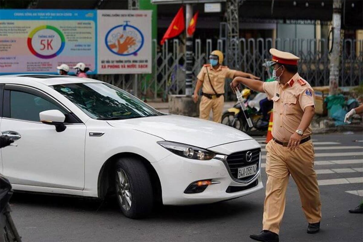 lỗi chuyển làn không xi nhan