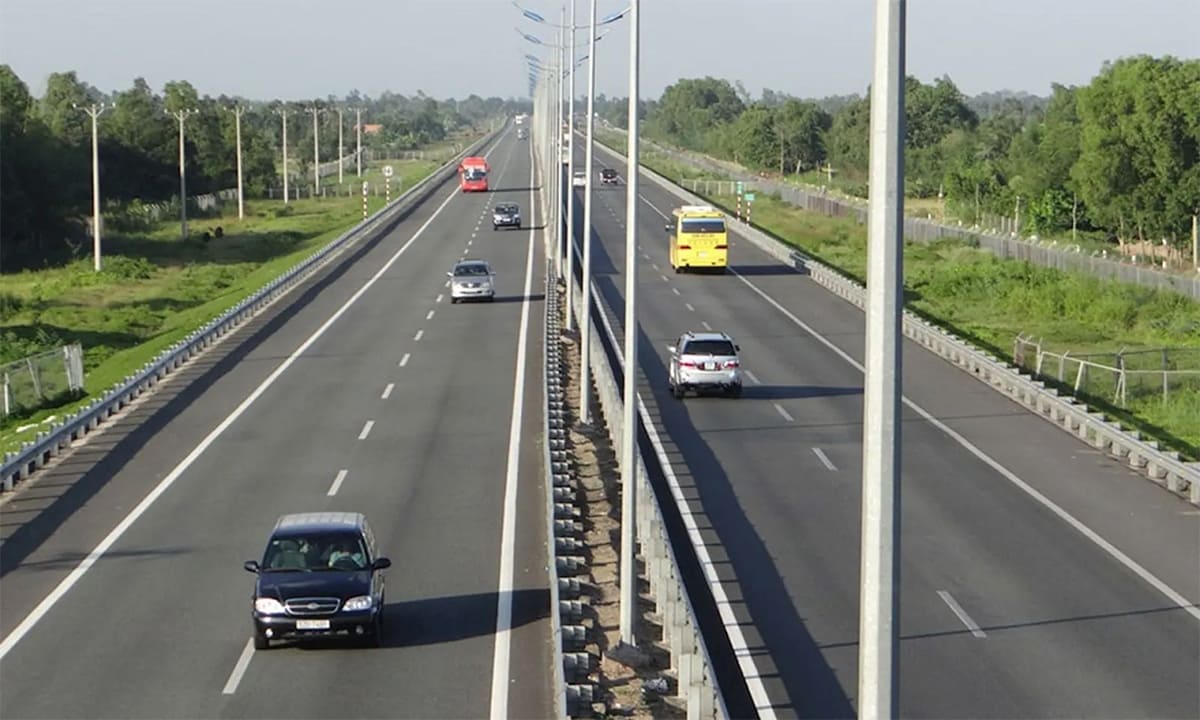 Nhìn thấy biển báo hiệu đường 1 chiều cần chú ý gì?