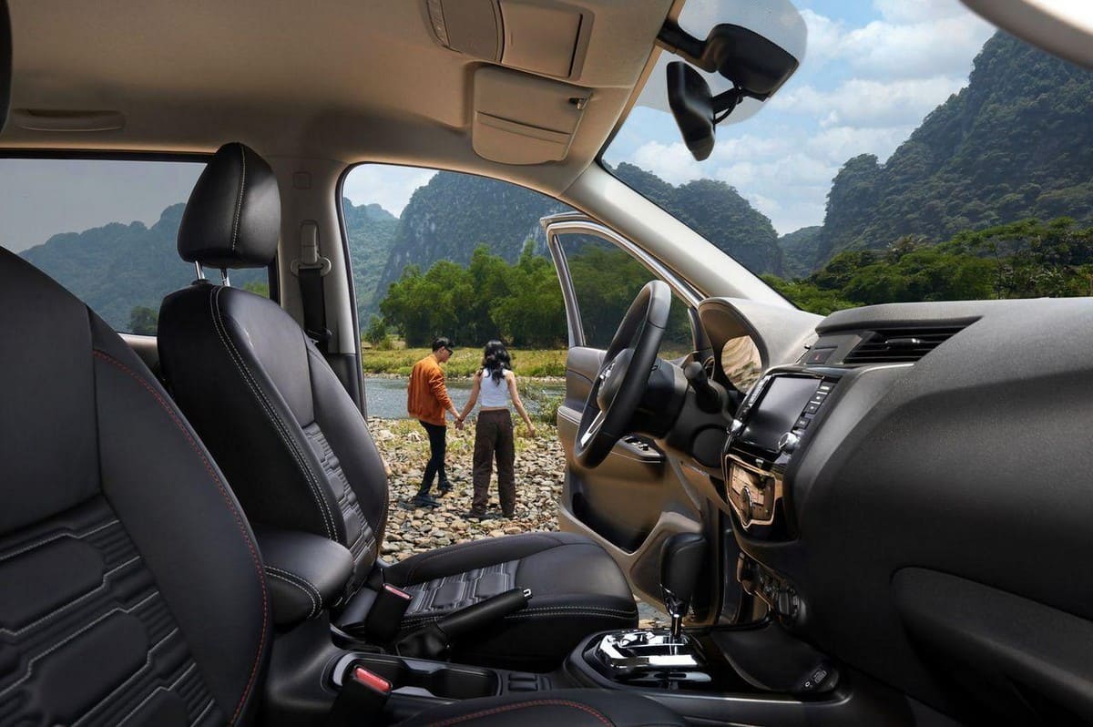 Nissan Navara 2022 sở hữu khoang lái hiện đại