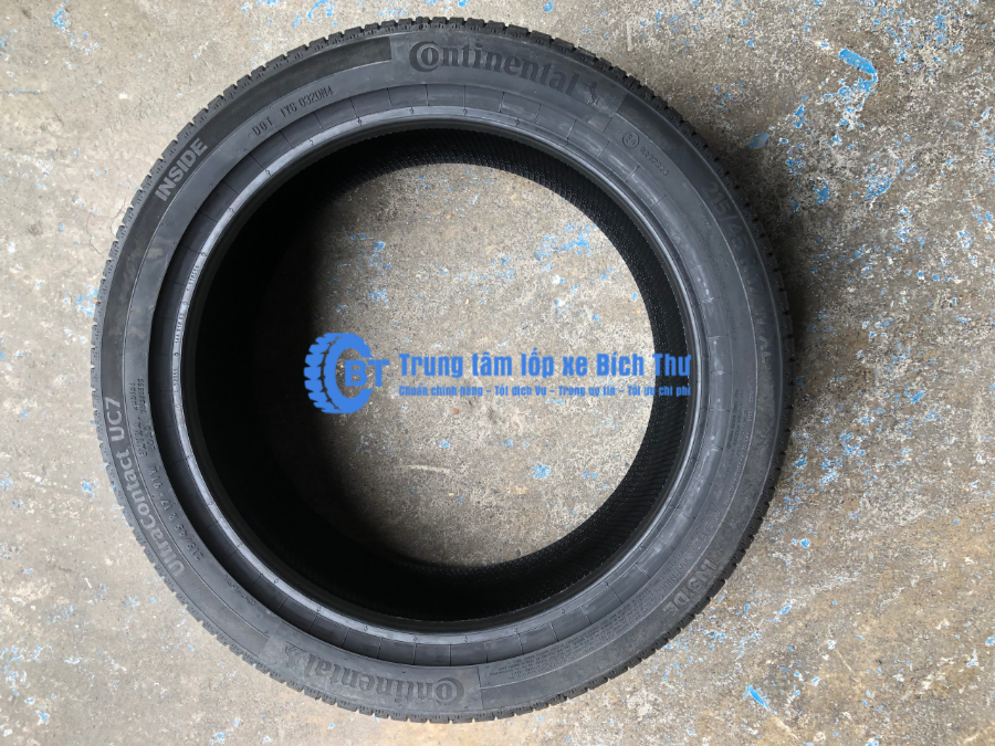 Hình ảnh xe Lốp Continental 215/45R17 UltraContact UC7 ( Lốp dành cho xe Kia Cerato, K3; Huyndai I30, Toyota Cor