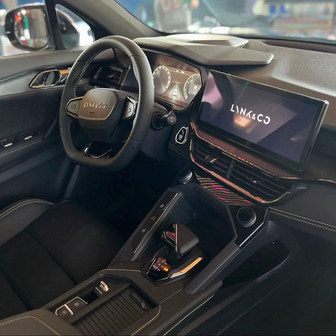 Hình ảnh xe LYNK & CO 06 1.5 TURBO 2025