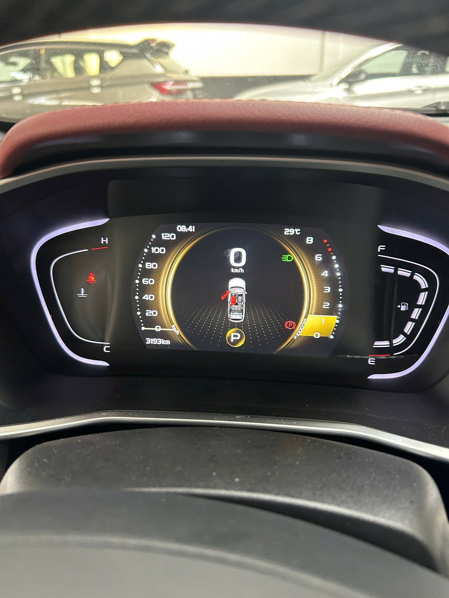 Hình ảnh xe THANH LÝ GEELY COOLRAY PREMIUM MÀU TRẮNG NĂM 2025