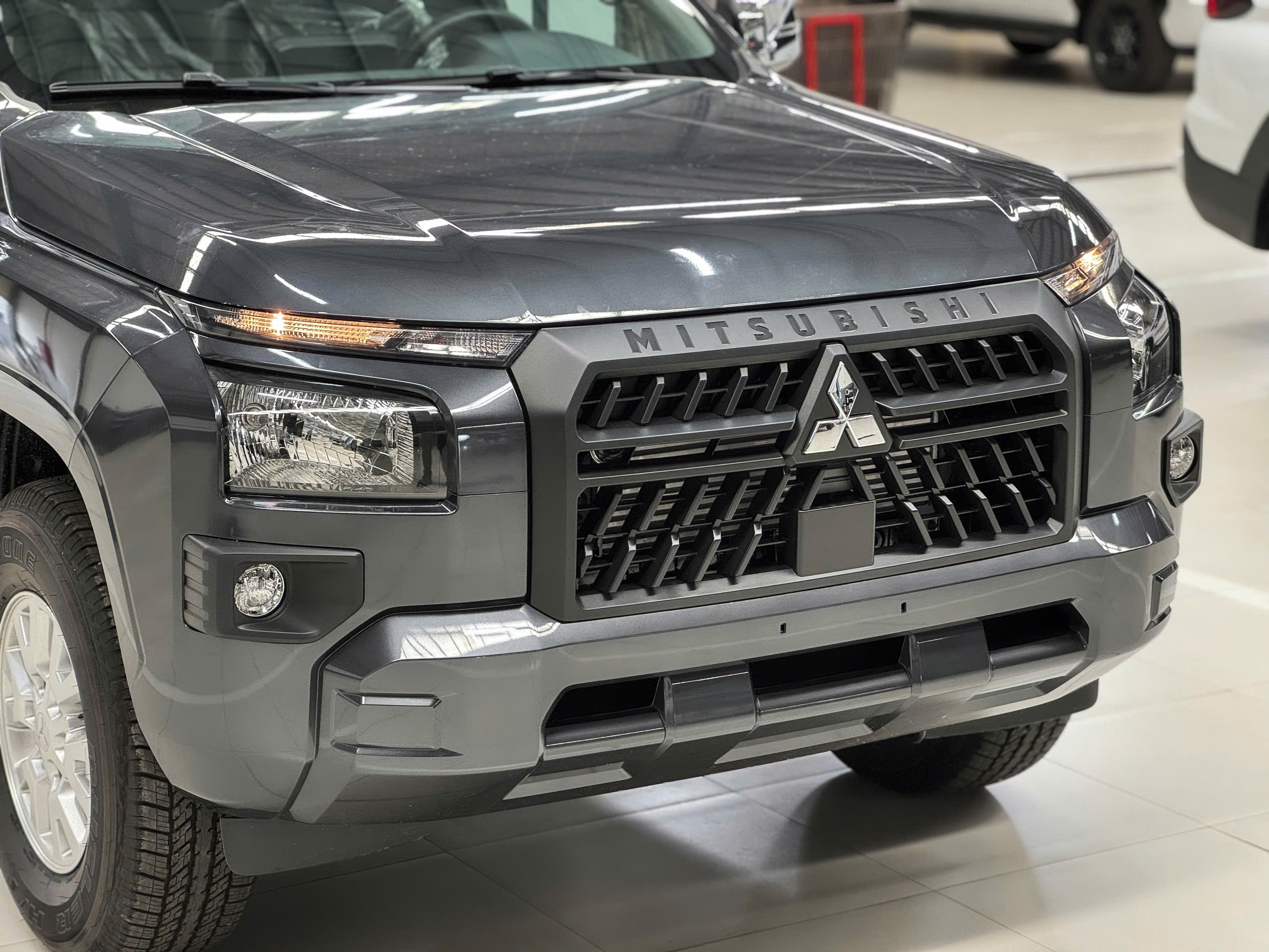 Hình ảnh xe MITSUBISHI TRITON GLX 2WD AT