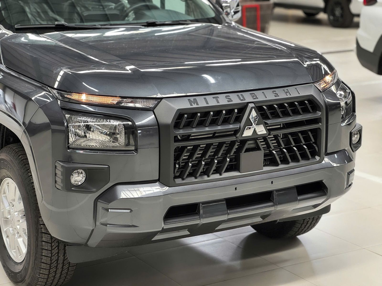 Hình ảnh xe MITSUBISHI TRITON GLX 2WD AT