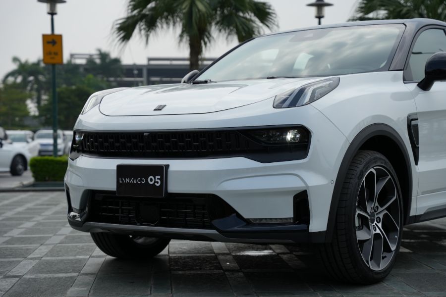 Hình ảnh xe LYNK & CO 05 HYPERHALO TRẮNG 2024